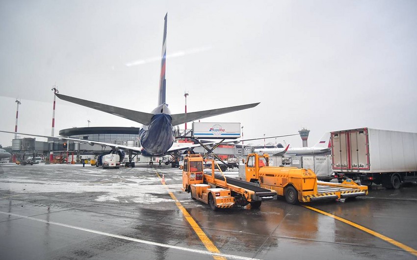 Əlverişsiz hava şəraiti Moskva aeroportlarında problem yaradıb