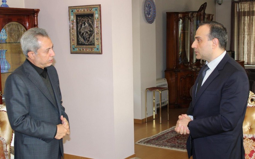 Azərbaycan diplomatı İran səfirliyinə baş çəkdi