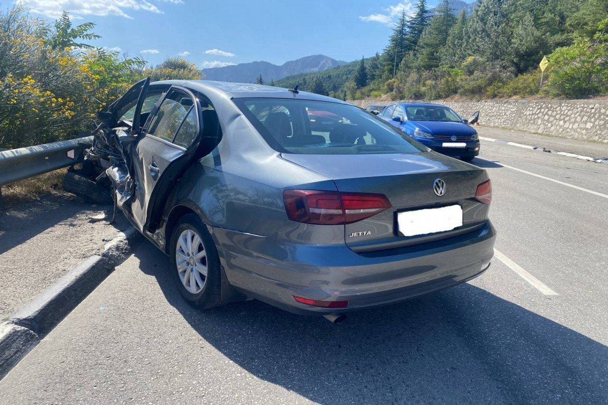 Krımda baş verən yol qəzasında beş nəfər xəsarət alıb
