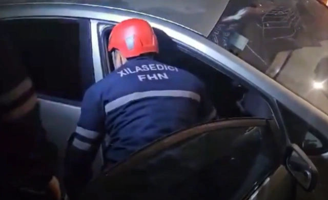 Bakıda avtomobil divara çırpıldı: Maşında sıxılı vəziyyətdə qalan sürücü xilas edildi