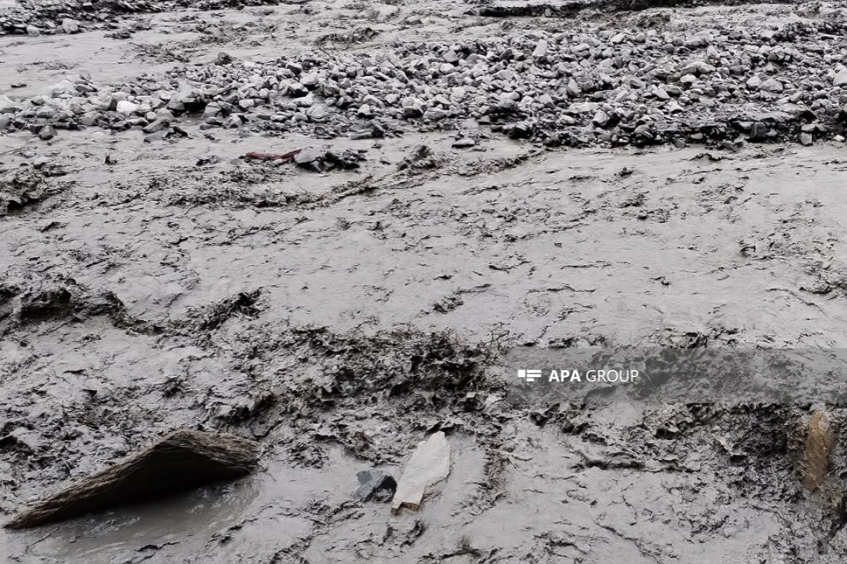 Şamaxıya yağan leysan Pirsaat çayını məcrasından çıxarıb