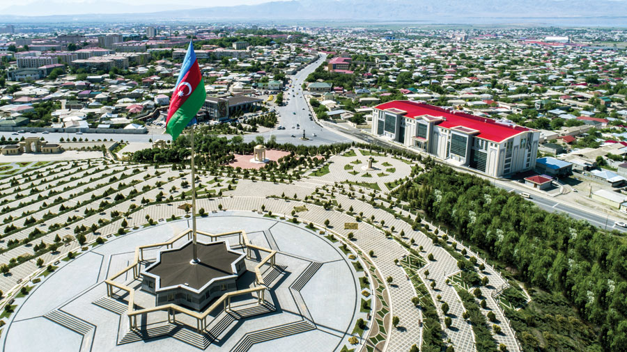 Vasif Talıbov qiymətləri də özü ilə aparıb