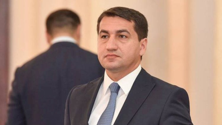 Hikmət Hacıyev jurnalistləri təbrik etdi