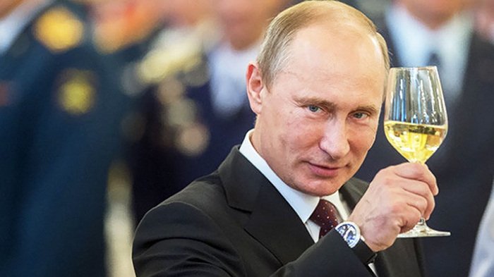 Putin məşhur idmançıya toy hədiyyəsi göndərib
