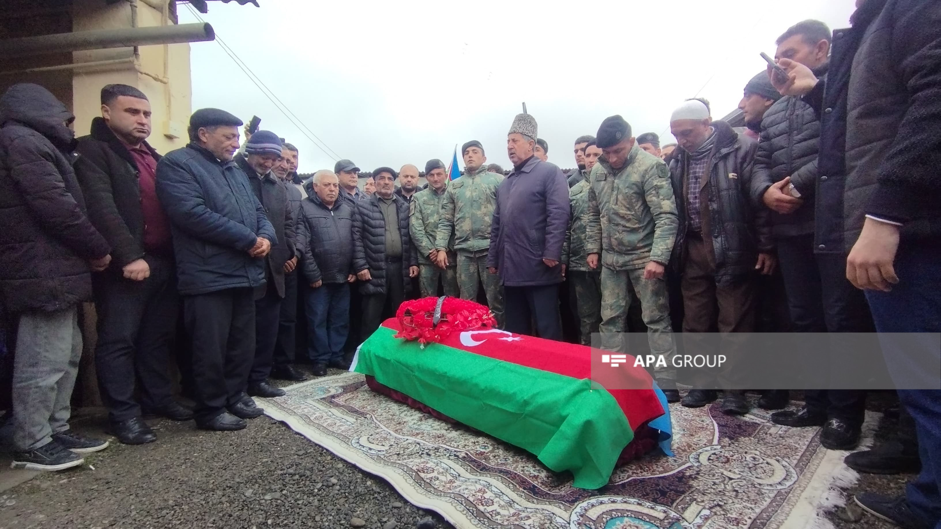Qar uçqununda həlak olmuş əsgərimizlə vida mərasimi