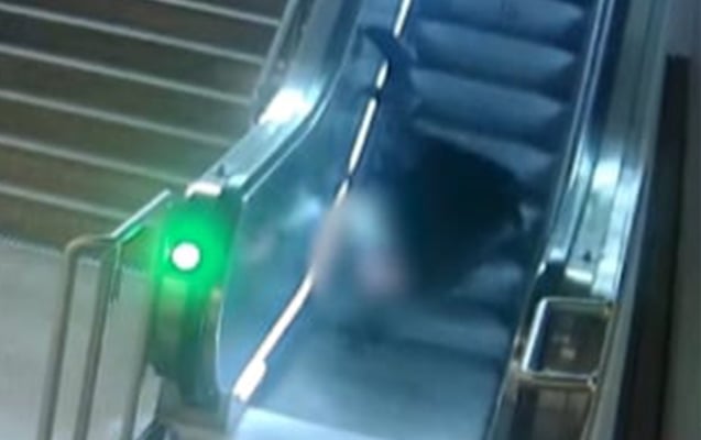 Metroda bu düyməni sıxmayın - Real görüntülər