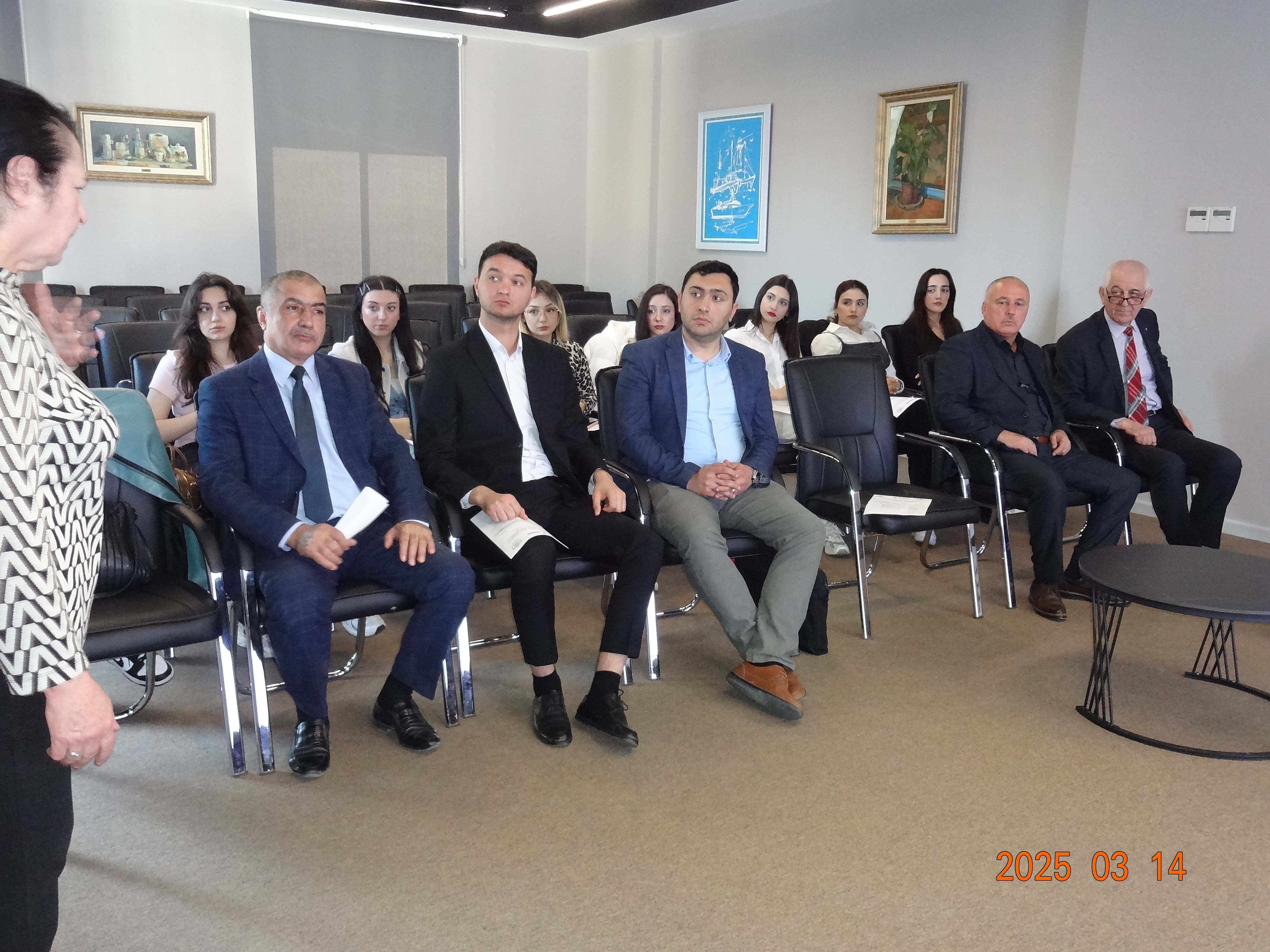İctimai Birlik Dəyirmi Masa keçirib