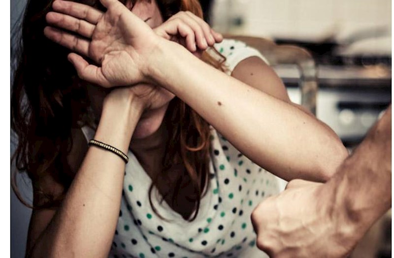 Bakıda dəhşət: Ər arvadını xəyanət üstündə döydü, qadın... - TƏFƏRRÜAT