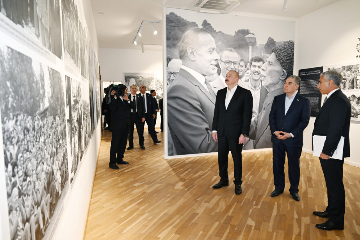 Liderlər “Heydər Əliyev və Qarabağ” sərgisi ilə tanış olublar