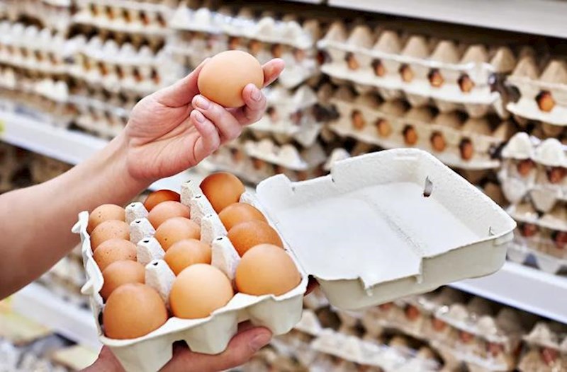 Yumurta 1 qəpiyə satılır: Bazarda nə baş verir?