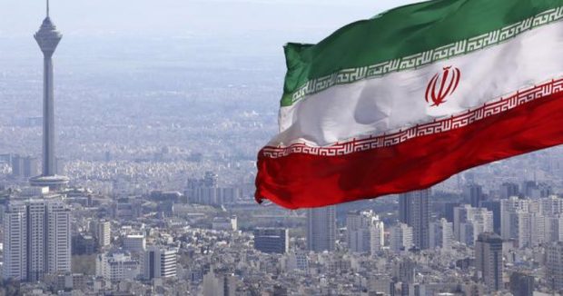 İran rejimində ciddi parçalanma: Hərbçilər silahı mollalara çevirir