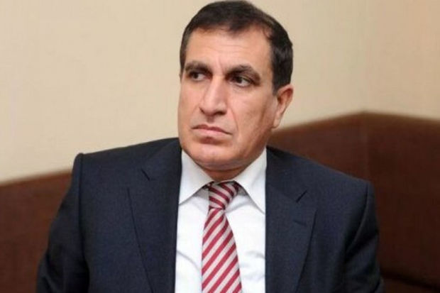 Tanınmış şair yenə narazıdır: Hakim qarşısına çıxacaq