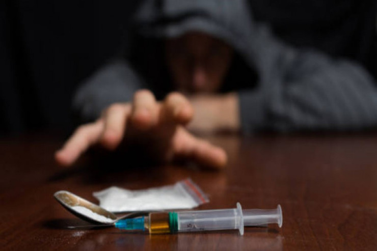 Narkotik savaşı: “Cəmiyyət qıraqda dayanıb, qurumlar məşğul deyil, hər şey polisin üstündədir” 