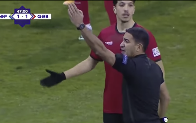 Azərbaycan futbolunda biabırçı hakim səhvi - VİDEO