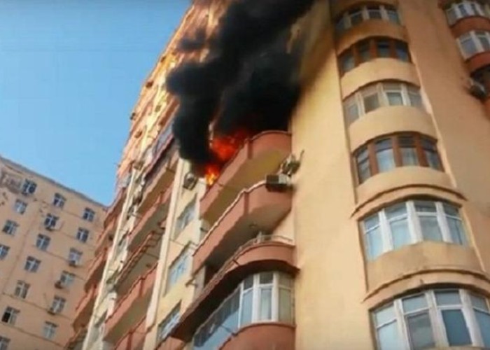 Bakıda yaşayış binasında yanğın
