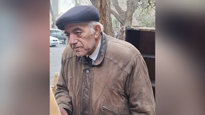 Küçəyə atılan professor bu gün yeni mənzilə köçür