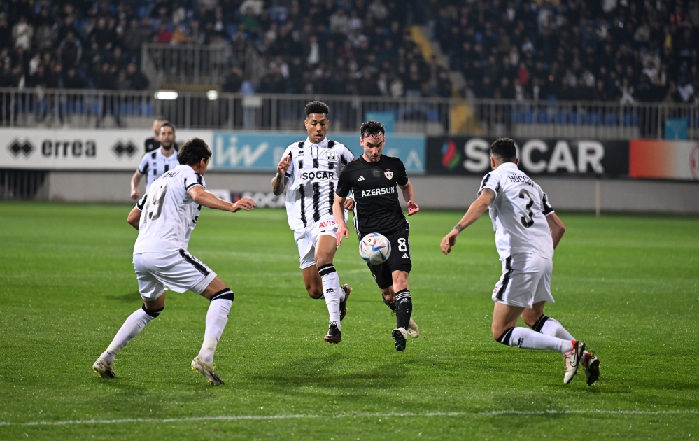 "Qarabağ" "Neftçi"ni darmadağın etdi