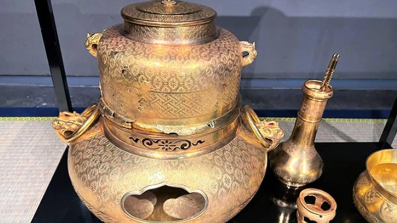 Saf qızıldan hazırlanan çay qabı oğurlandı