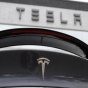 “Tesla”-nın gəlirləri azalıb