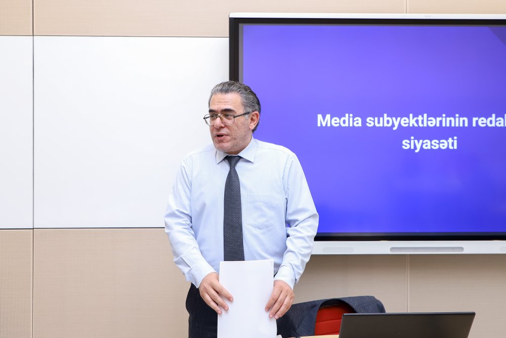 “Redaksiya siyasəti və peşə davranış qaydaları” mövzusunda təlimlər keçilir