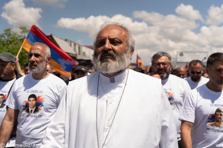 Baqrat Qarabağdan köçən separatçılarla görüşüb