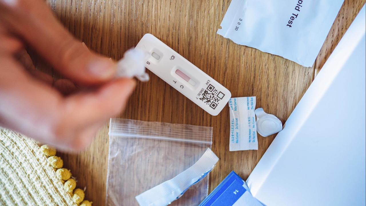 Koronavirusun yeni variantına yoluxma başladı