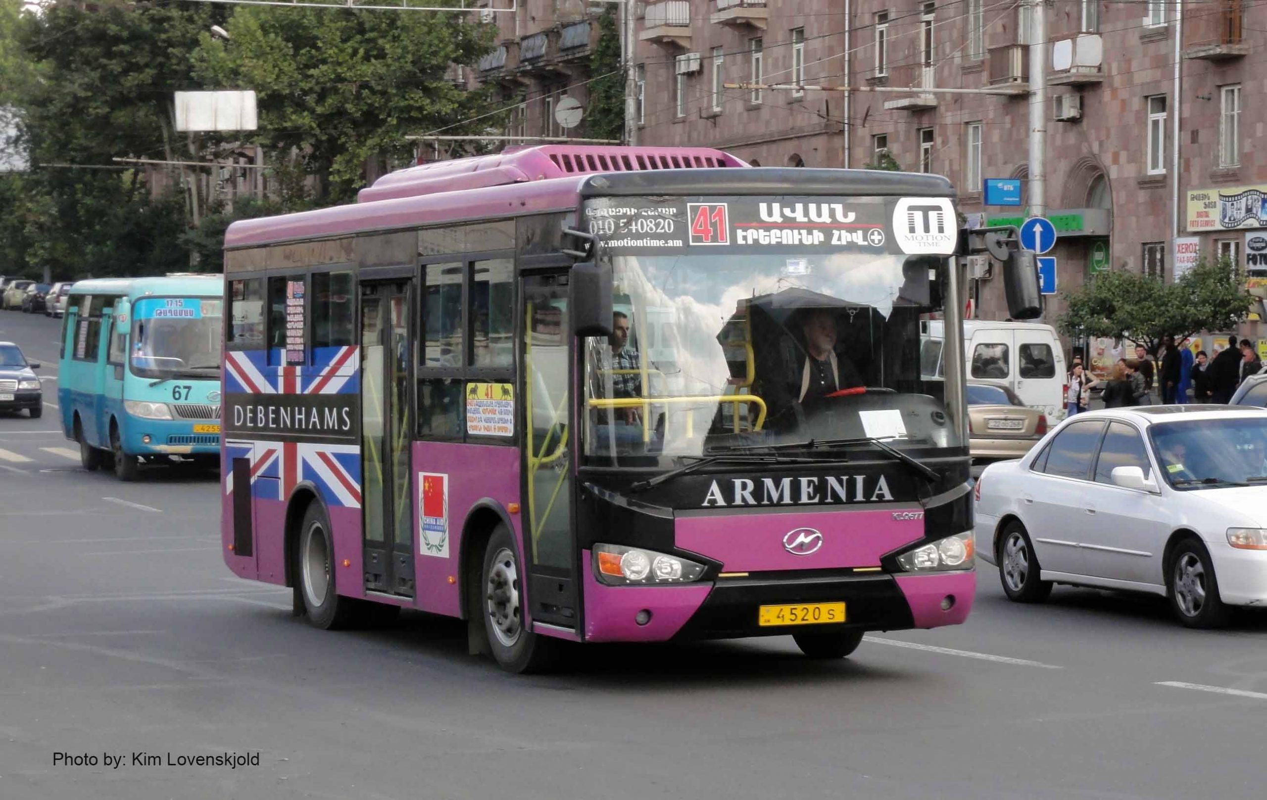 İrəvanda avtobus sürücüləri tətil edir