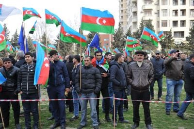 Sosial sifariş və bazanın olmadığı mitinq oyunu