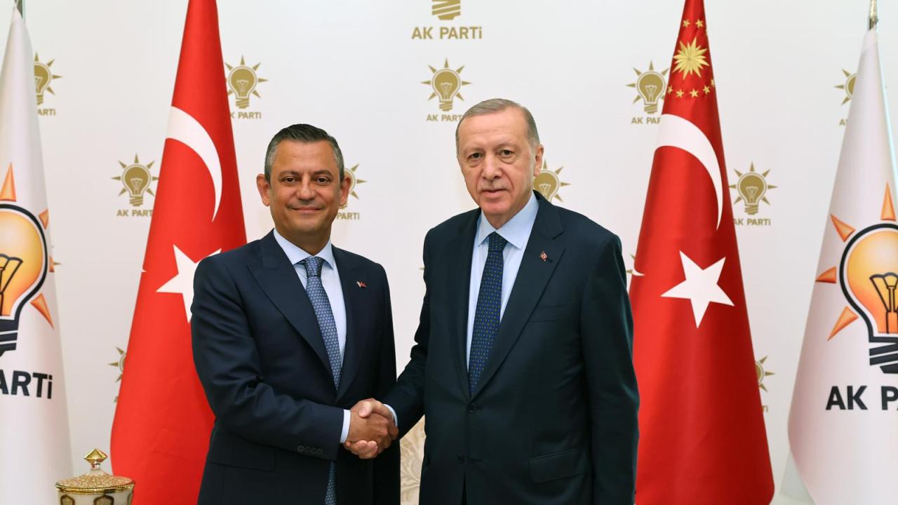 Ərdoğan 18 il sonra yenidən CHP qərargahında