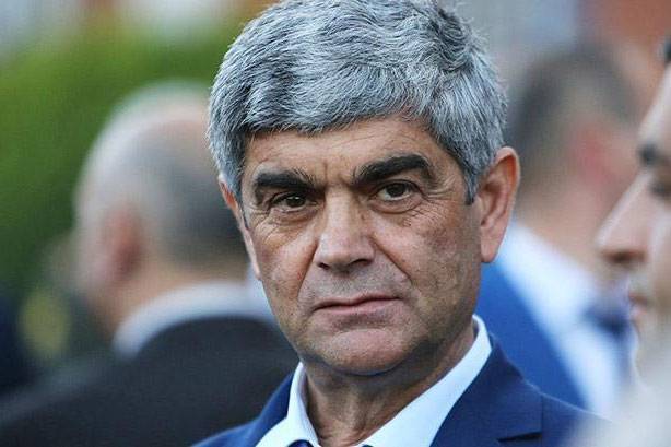 Vitali Balasanyan üzə çıxdı və “asıb-kəsdi”