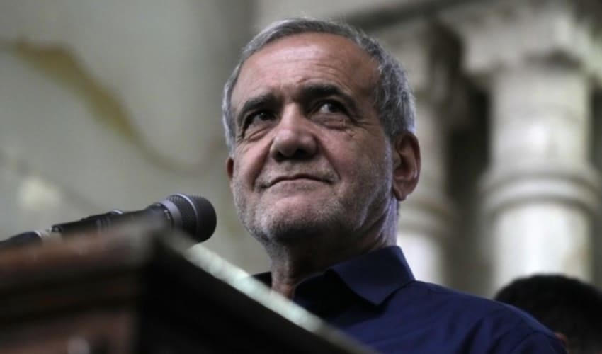 Pezeşkiandan məcburi hicab açıqlaması: "Yol tapmalıyıq"
