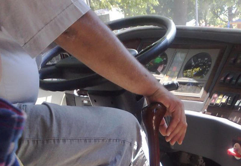 Sərnişinlər 204 nömrəli avtobusdan şikayət edirlər