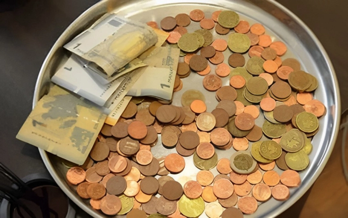 Paytaxtda xırda pul problemi: Satıcılar qəpikləri niyə qəbul etmirlər?