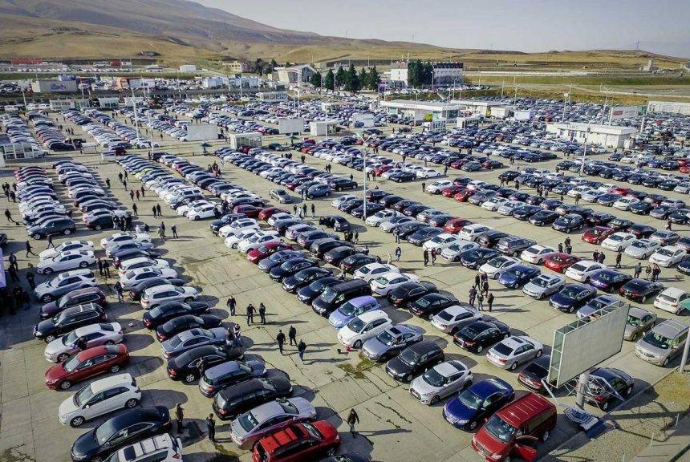 Azərbaycanda maraqlı gediş: Ən ucuz avtomobil bazarı