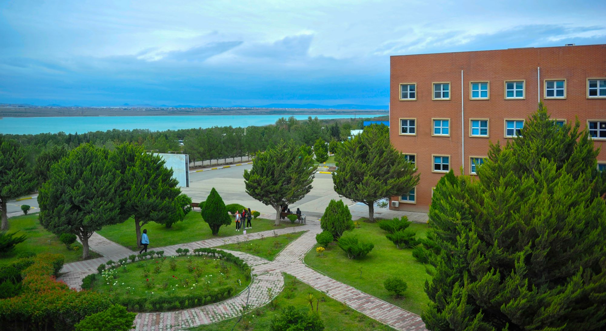 Bakı Mühəndislik Universitetində 36 ixtisas üzrə qəbul aparılır - SİYAHI