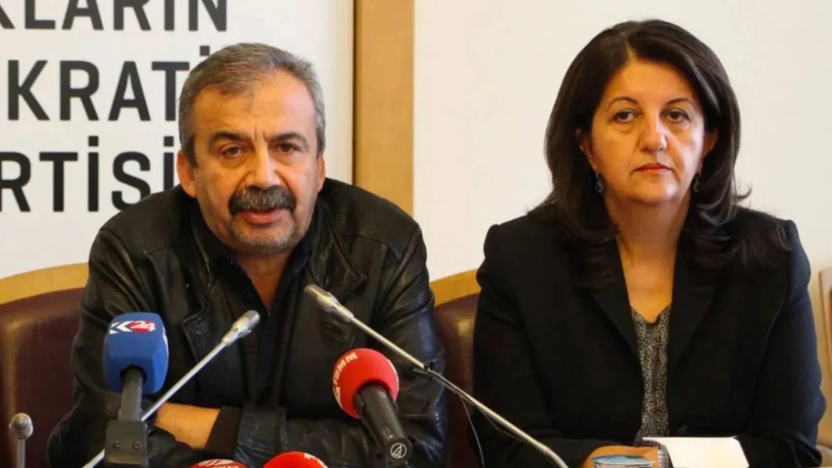 DEM Partiyasının heyəti Öcalanla görüşdü - FOTO