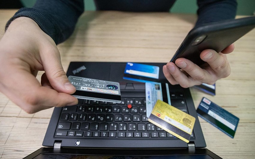 Bank kartından pul oğurlamaqda şübhəli bilinən şəxs saxlanılıb