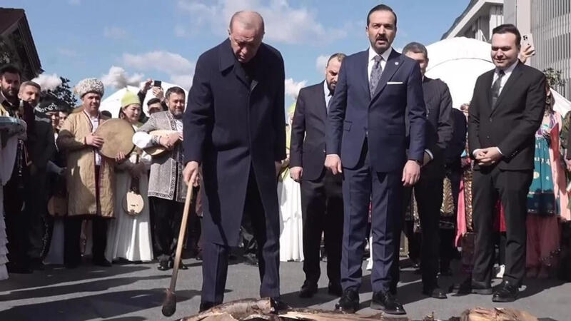Ərdoğan Novruz tonqalını yandırdı - VİDEO