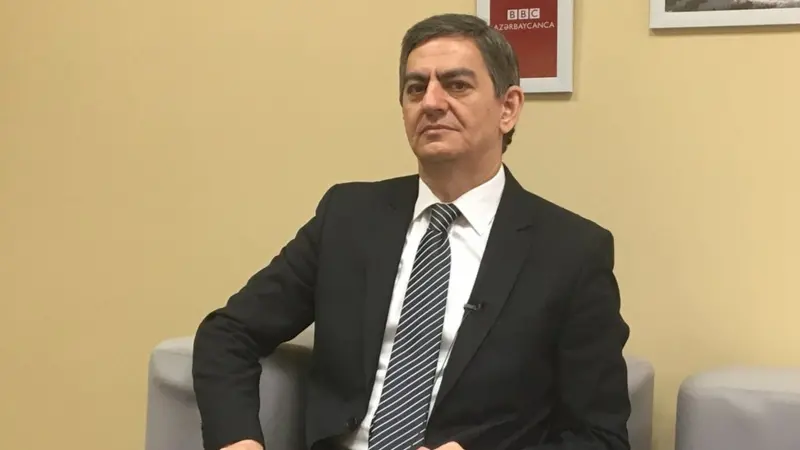 Əli Kərimlinin pafoslu “fədakarlığı”