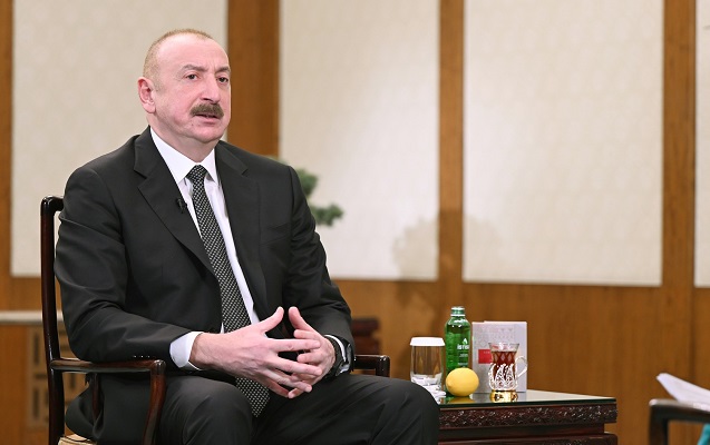 Armudu stəkanda çay, limon və “İstisu”... - FOTOLAR