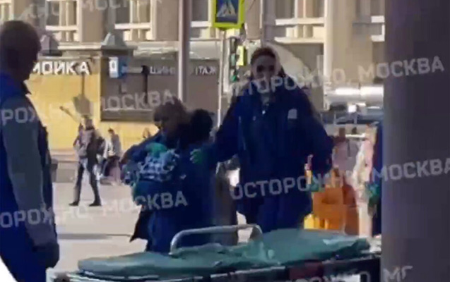Moskva metrosunda uşaq doğuldu - VİDEO