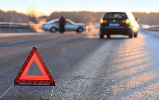 Xaçmazda minik avtomobili aşıb - Yaralılar var