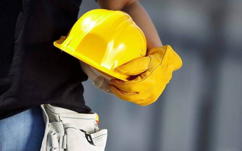 Bakıda fəhlə hündürlükdən yıxılaraq ölüb