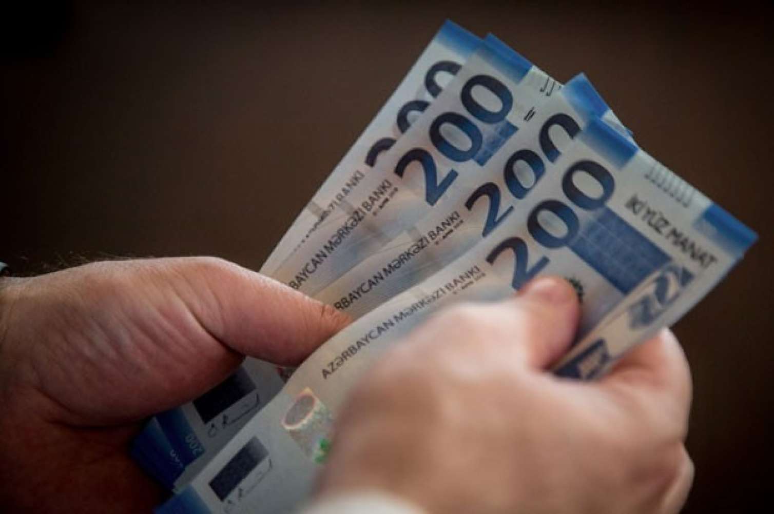 Azərbaycanda 8 saatdan çox işləyənlərin maaşları artacaq