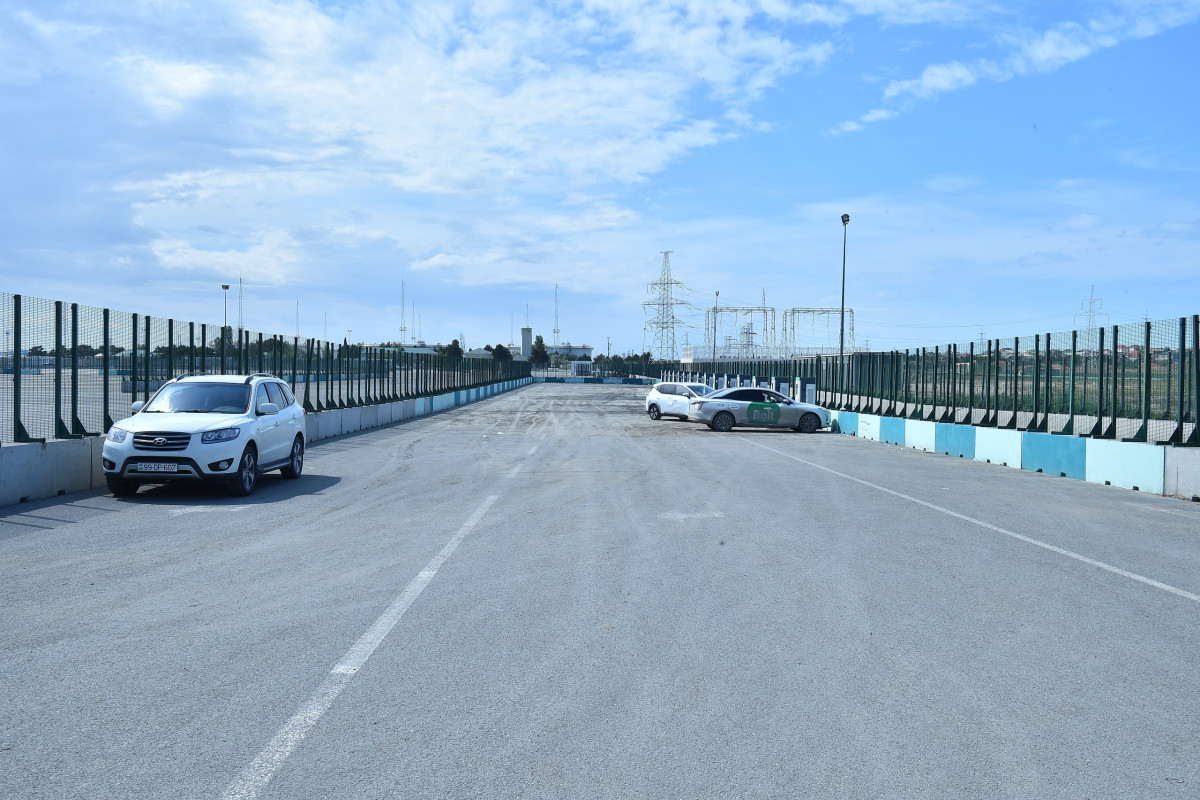 Bakı Olimpiya Stadionunun yaxınlığında yağış suyu ərazidən təmizlənib - FOTOLAR