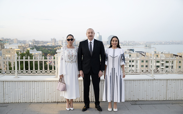 Prezident ailə üzvləri və qonaqlarla “Gülüstan” sarayında - FOTOLAR