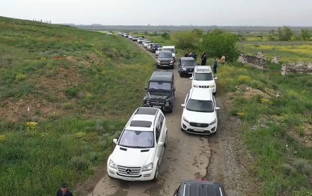 32 il sonra doğma kəndlərini ziyarət etdilər - VİDEO