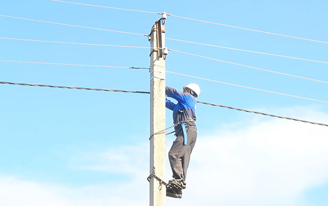 “Mantyor” elektrik dirəyindən yıxılaraq öldü