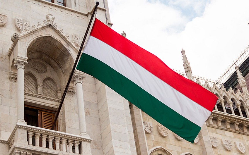 Macarıstan iki ukraynalı diplomatı casusluq ittihamı ilə ölkədən çıxarıb