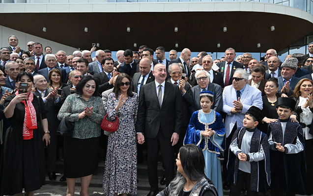 Prezidentlə xanımının incəsənət xadimləri ilə səmimi görüntüləri